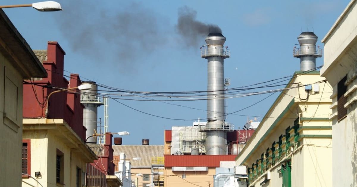 Ceuta recupera el suministro eléctrico de forma gradual tras sufrir un «cero energético» Ceuta recupera el suministro eléctrico de forma gradual tras sufrir un «cero energético»