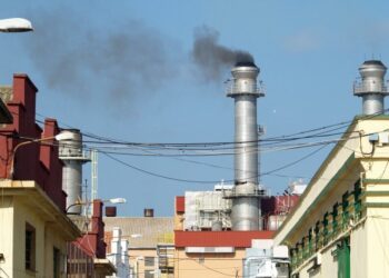 Ceuta recupera el suministro eléctrico de forma gradual tras sufrir un «cero energético» Ceuta recupera el suministro eléctrico de forma gradual tras sufrir un «cero energético»