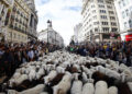 La acampada en la Puerta del Sol obliga a modificar el recorrido de la tradicional Fiesta de la Trashumancia en Madrid La acampada en la Puerta del Sol obliga a modificar el recorrido de la tradicional Fiesta de la Trashumancia en Madrid