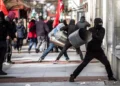 La Ertzaintza investiga a las organizaciones radicales Jardun y GKS por los altercados de ‘kale borroka’ y su defensa del retorno de ETA La Ertzaintza investiga a las organizaciones radicales Jardun y GKS por los altercados de ‘kale borroka’ y su defensa del retorno de ETA