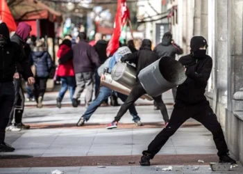 La Ertzaintza investiga a las organizaciones radicales Jardun y GKS por los altercados de ‘kale borroka’ y su defensa del retorno de ETA La Ertzaintza investiga a las organizaciones radicales Jardun y GKS por los altercados de ‘kale borroka’ y su defensa del retorno de ETA