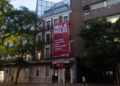 El PSOE mete a Milei en campaña y despliega una lona en Ferraz: «Los zurdos te dan la bienvenida a España» El PSOE mete a Milei en campaña y despliega una lona en Ferraz: «Los zurdos te dan la bienvenida a España»