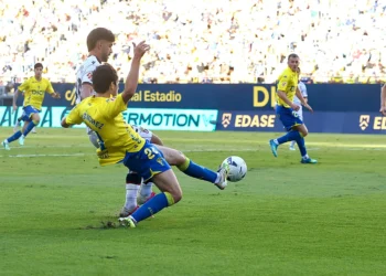 El Ceuta se desinfla tras el descanso y cede los tres puntos en Cádiz (3-1) El Ceuta se desinfla tras el descanso y cede los tres puntos en Cádiz (3-1)