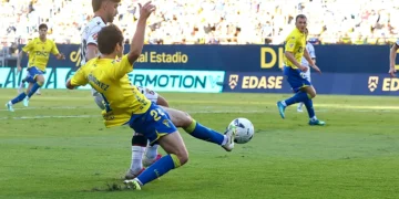 El Ceuta se desinfla tras el descanso y cede los tres puntos en Cádiz (3-1) El Ceuta se desinfla tras el descanso y cede los tres puntos en Cádiz (3-1)