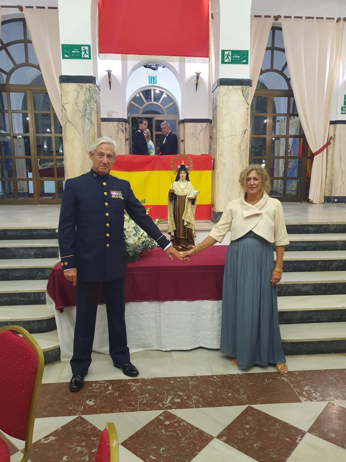 Carlos Pavón con uniforme de gala
