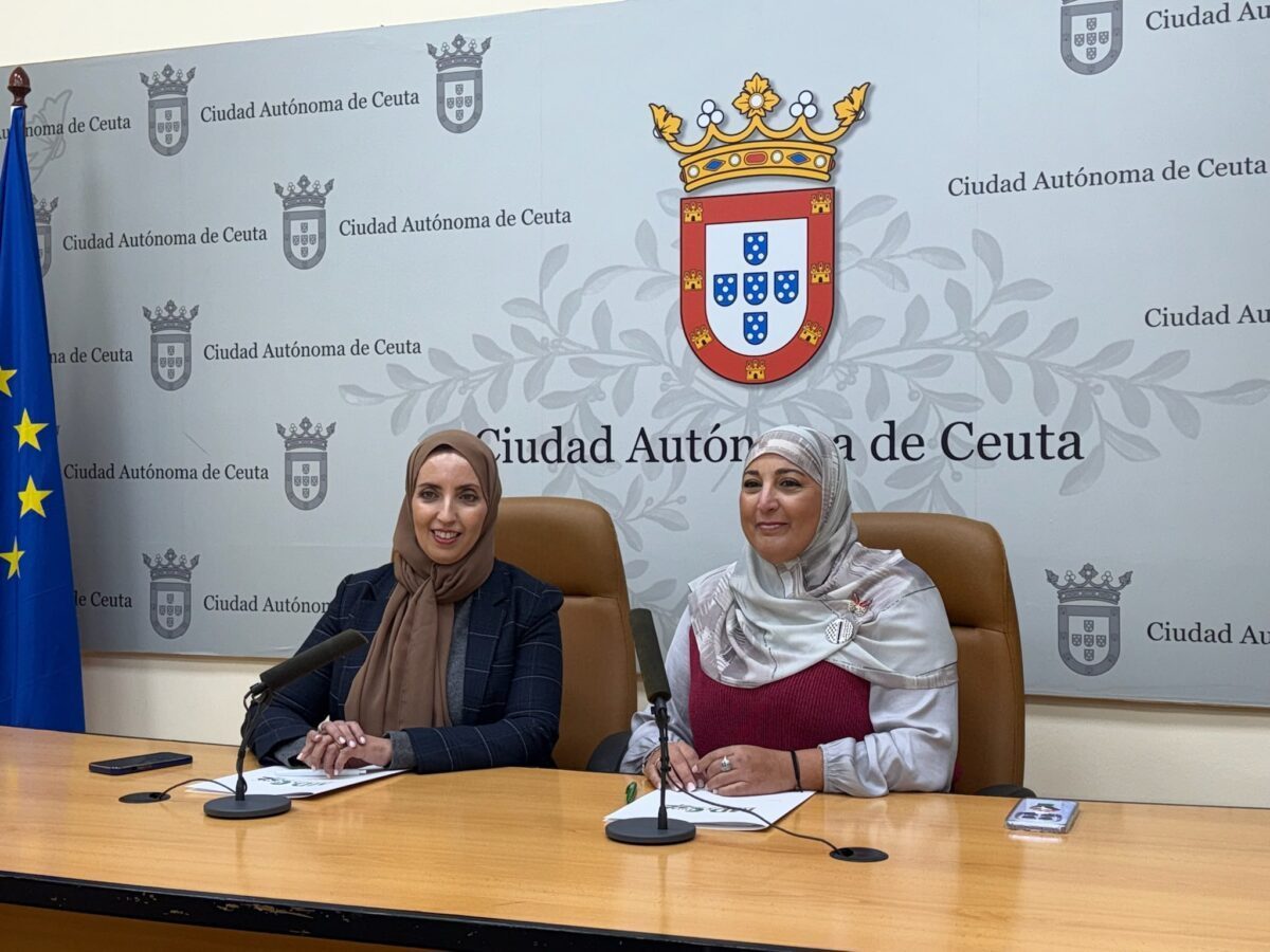 Fatima Hamed y Nadia Mohamed, del MDyC, en una rueda de prensa