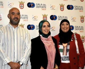 Fatima Hamed con miembros del MDyC en la Gala del Deporte 2025