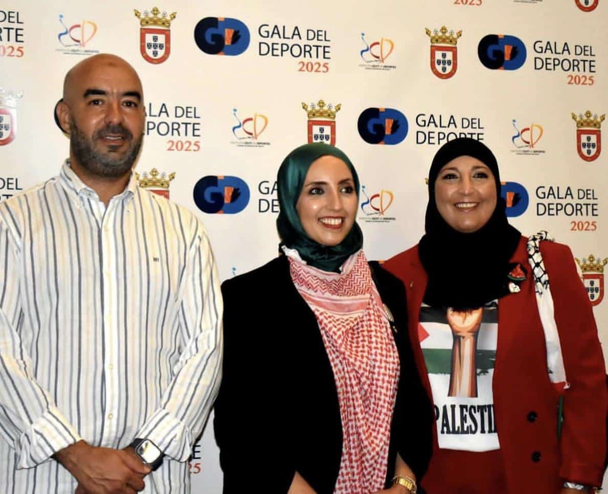 Fatima Hamed con miembros del MDyC en la Gala del Deporte 2025