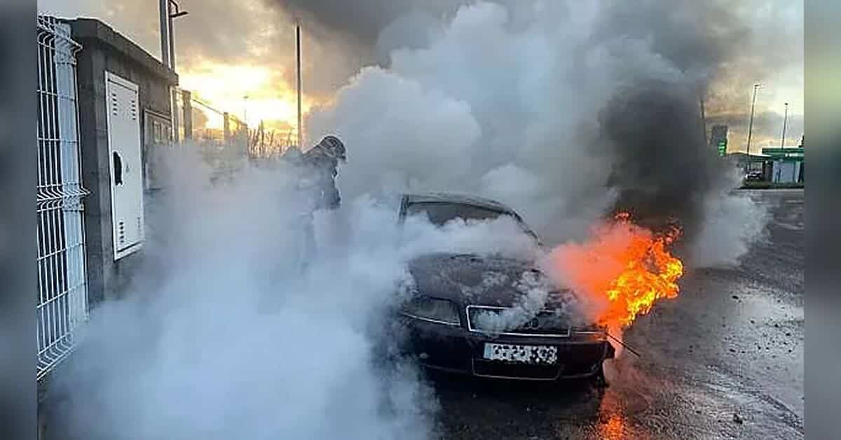 Una madrugada de incendios, vehículos calcinados y escoltas policiales reabre en Ceuta el debate sobre la seguridad Una madrugada de incendios, vehículos calcinados y escoltas policiales reabre en Ceuta el debate sobre la seguridad