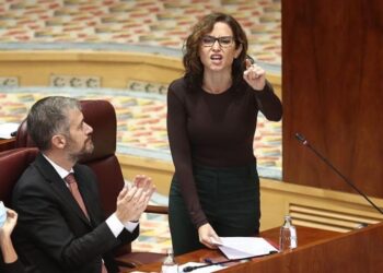 Ayuso frena la ofensiva de la izquierda por el «caso Maricarmen» y avisa ante el 29-N: «Llaman a quemar las calles» Ayuso frena la ofensiva de la izquierda por el «caso Maricarmen» y avisa ante el 29-N: «Llaman a quemar las calles»