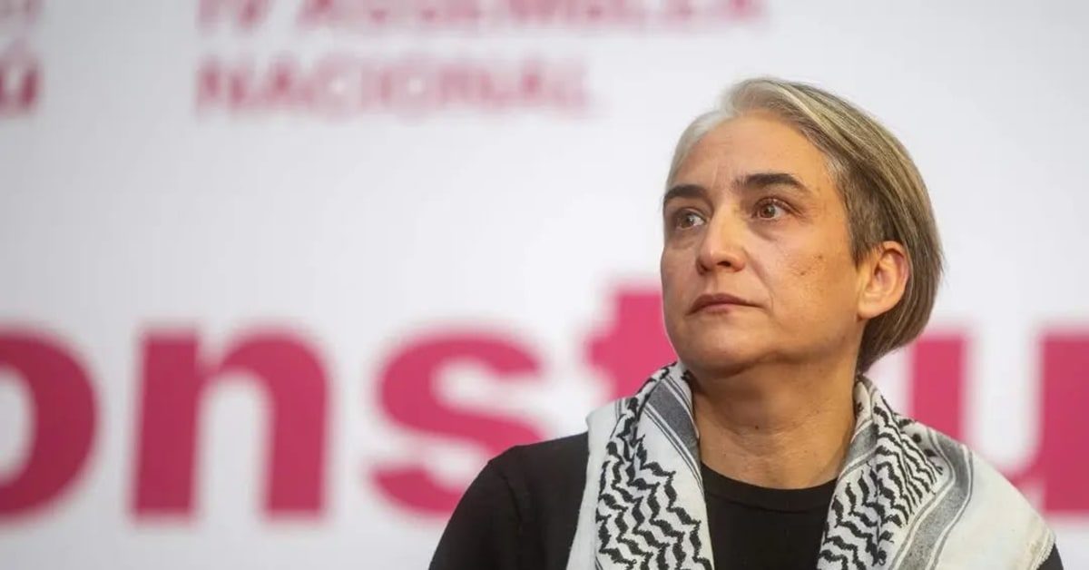 Ada Colau se ofrece a renunciar al liderazgo de Frente Amplio para salvar la confluencia con Podemos antes del límite del 29-N Ada Colau se ofrece a renunciar al liderazgo de Frente Amplio para salvar la confluencia con Podemos antes del límite del 29-N