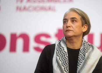 Ada Colau se ofrece a renunciar al liderazgo de Frente Amplio para salvar la confluencia con Podemos antes del límite del 29-N