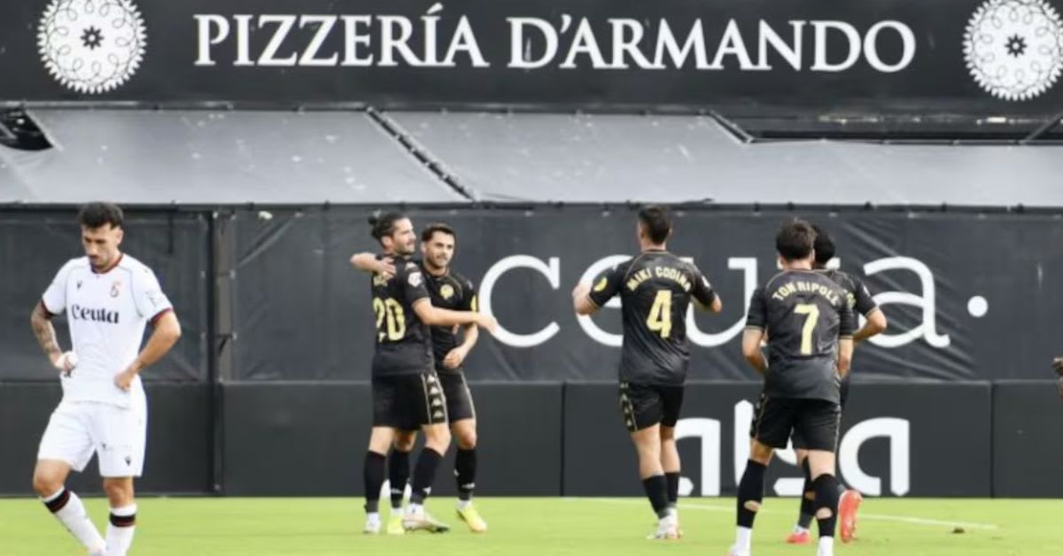 El Sabadell se impone al Ceuta (1-2) con un doblete de Ángel Baena y tumba a los locales en inferioridad El Sabadell se impone al Ceuta (1-2) con un doblete de Ángel Baena y tumba a los locales en inferioridad