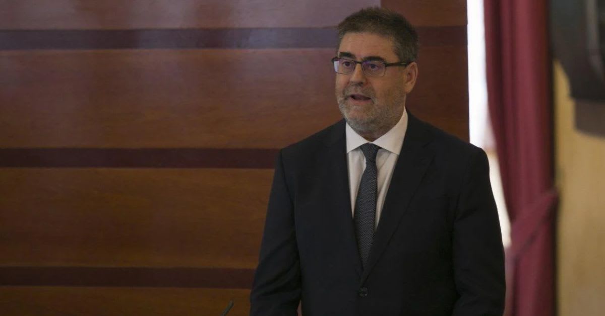 El consejero del PSOE en la Cámara de Cuentas cesado por asesorar a Begoña Gómez recurrirá su destitución al TSJA El consejero del PSOE en la Cámara de Cuentas cesado por asesorar a Begoña Gómez recurrirá su destitución al TSJA