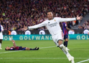 El Real Madrid se impone al FC Barcelona en el Camp Nou y aprieta la lucha por el título de LaLiga El Real Madrid se impone al FC Barcelona en el Camp Nou y aprieta la lucha por el título de LaLiga