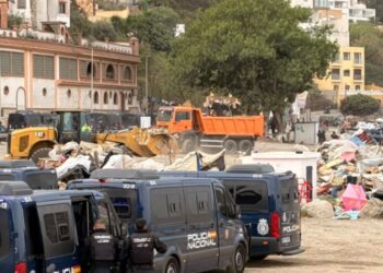 Ceuta retira 61.000 kilos de desperdicios tras la evacuación de El Trampolín y mantiene el dispositivo en la costa Ceuta retira 61.000 kilos de desperdicios tras la evacuación de El Trampolín y mantiene el dispositivo en la costa