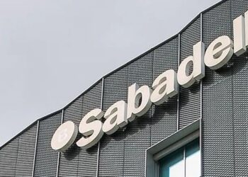 BPCE adquiere de forma amistosa el 7% de Banco Sabadell con el objetivo de superar el 9,9% y entrar en su Consejo