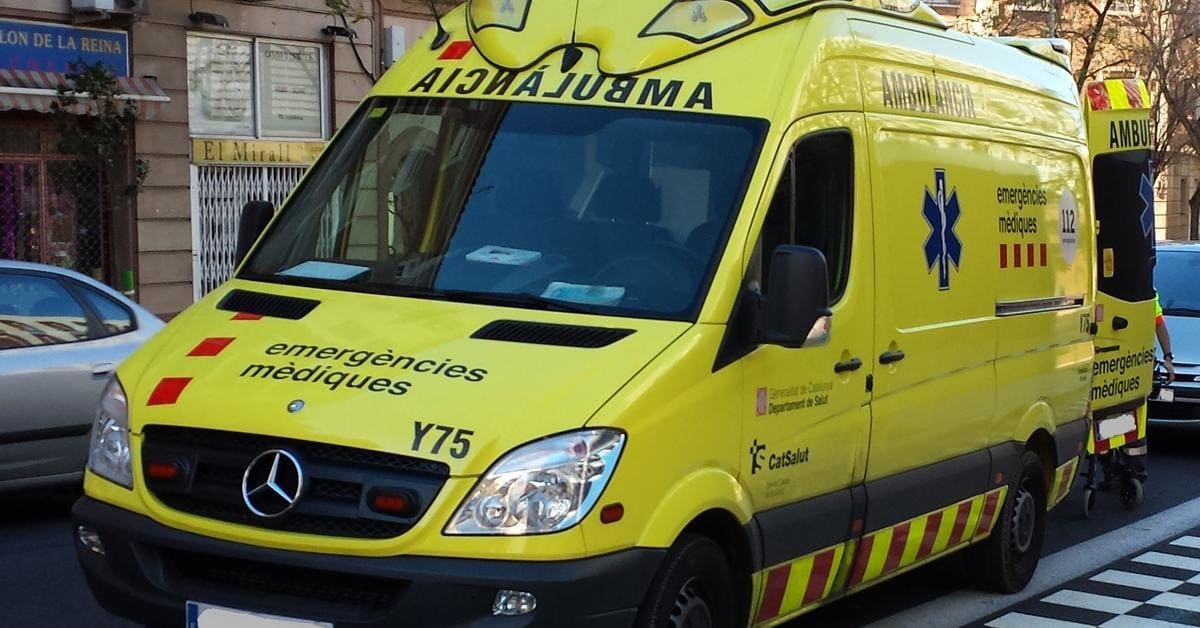 Un grave accidente entre un autobús y un coche deja al menos 20 heridos graves en Barcelona Un grave accidente entre un autobús y un coche deja al menos 20 heridos graves en Barcelona