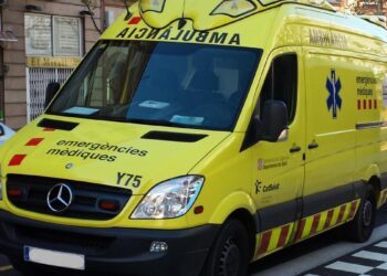 Un grave accidente entre un autobús y un coche deja al menos 20 heridos graves en Barcelona