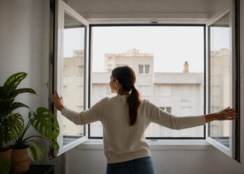 Cómo ventilar tu casa en Ceuta sin provocar más humedad: guía práctica para el aire interior