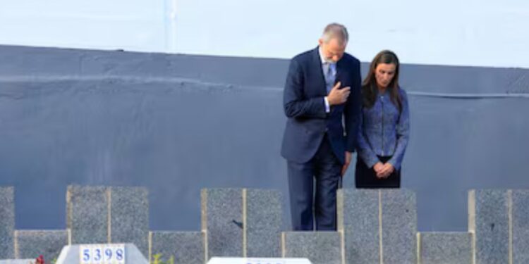 Los Reyes rinden homenaje a los fallecidos en la crisis migratoria durante su visita al cementerio musulmán de Sidi Embarek