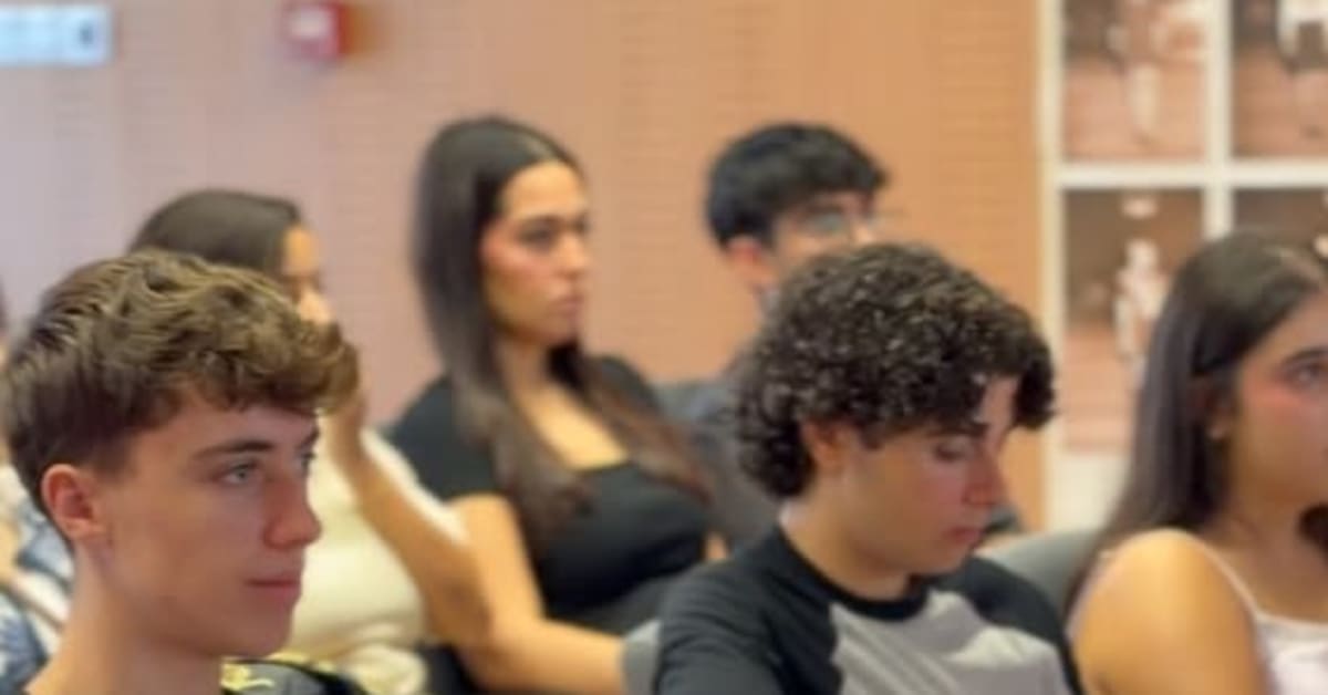 Nabila Benzina recibe a nuevos estudiantes de la UGR en Ceuta