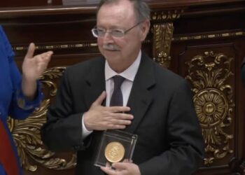 Juan Vivas recibe Medalla de Honor de València en Ceuta