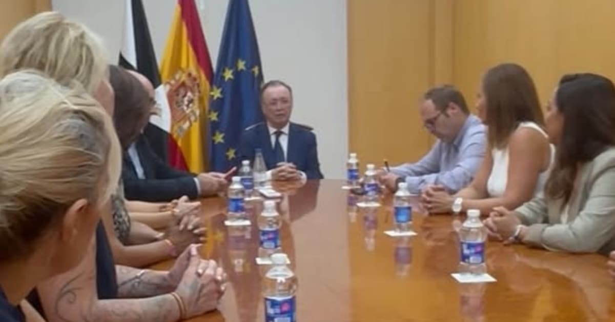Juan Vivas se reúne con Mujeres Caballas para movilización Juan Vivas se reúne con Mujeres Caballas para movilización