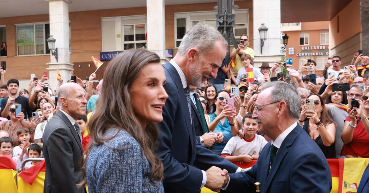 Juan Vivas recibe a los Reyes en su visita a Ceuta