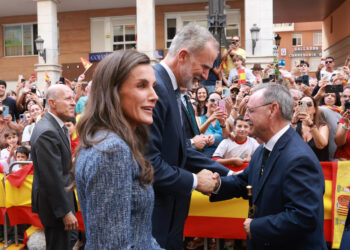 Juan Vivas recibe a los Reyes en su visita a Ceuta
