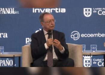 Juan Vivas aborda la situación económica de Ceuta en Foro Juan Vivas aborda la situación económica de Ceuta en Foro