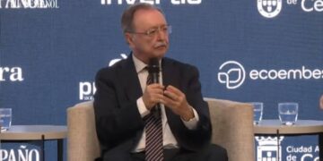 Juan Vivas aborda la situación económica de Ceuta en Foro Juan Vivas aborda la situación económica de Ceuta en Foro