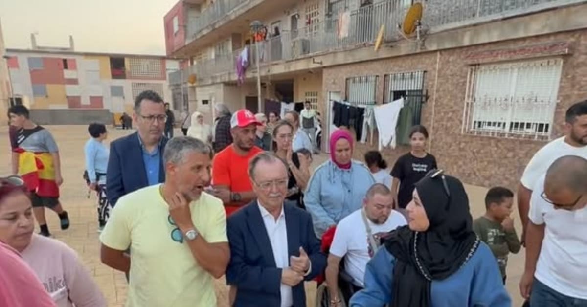 Juan Vivas se reúne con vecinos de Loma Colmenar en Ceuta