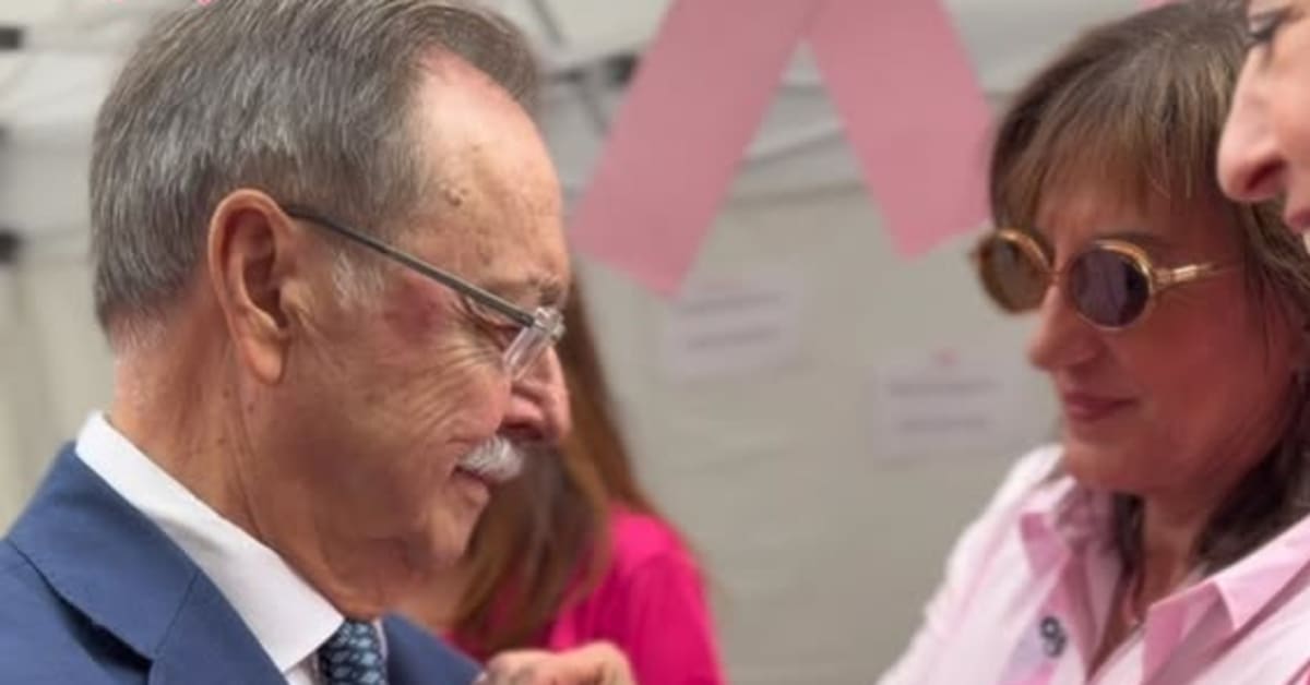 Juan Vivas apoya el Día Mundial contra el Cáncer de Mama en Ceuta