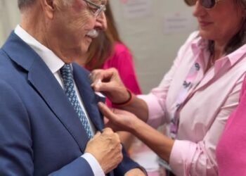 Juan Vivas apoya el Día Mundial contra el Cáncer de Mama en Ceuta Juan Vivas apoya el Día Mundial contra el Cáncer de Mama en Ceuta