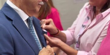 Juan Vivas apoya el Día Mundial contra el Cáncer de Mama en Ceuta Juan Vivas apoya el Día Mundial contra el Cáncer de Mama en Ceuta