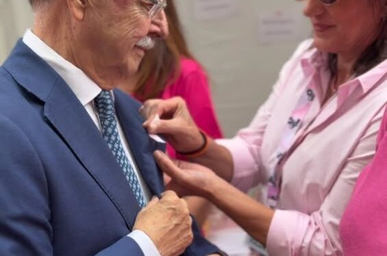Juan Vivas apoya el Día Mundial contra el Cáncer de Mama en Ceuta