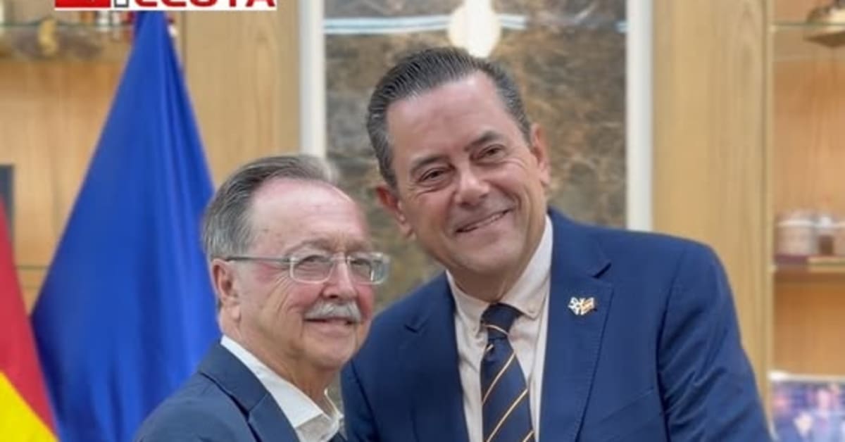 Juan Vivas recibe al periodista Tomás Roncero en Ceuta Juan Vivas recibe al periodista Tomás Roncero en Ceuta