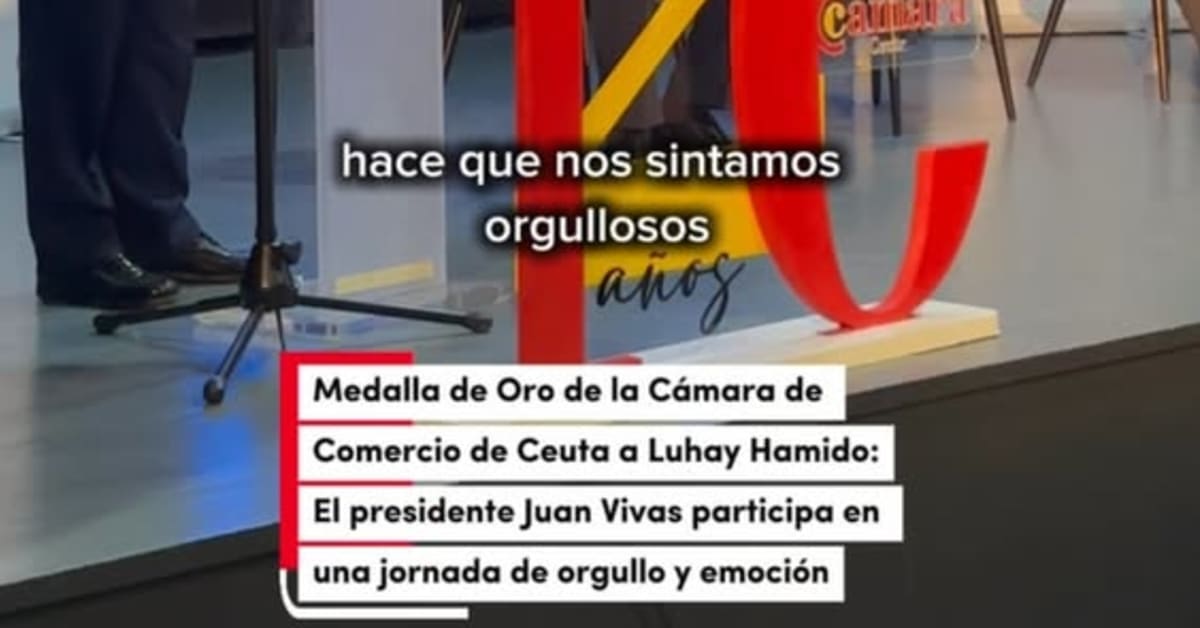 Juan Vivas entrega medalla de oro a Luhay Hamido en Ceuta Juan Vivas entrega medalla de oro a Luhay Hamido en Ceuta