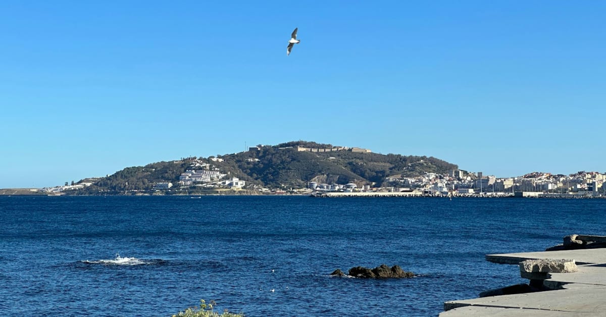 El día a día de los ceutíes que estudian o trabajan fuera y vuelven cada mes