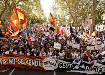 Una marcha histórica en la capital une a la sociedad civil ceutí con apoyos de toda España Una marcha histórica en la capital une a la sociedad civil ceutí con apoyos de toda España