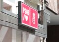 Detenidos dos jóvenes por un cartel alusivo al accidente de Urda en la sede del PSOE Detenidos dos jóvenes por un cartel alusivo al accidente de Urda en la sede del PSOE