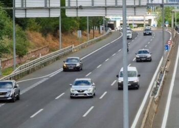 Jueces anulan multas de la DGT por líneas continuas sin pruebas Jueces anulan multas de la DGT por líneas continuas sin pruebas