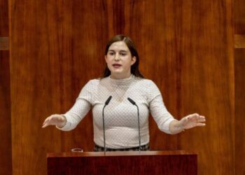 Una diputada de Más Madrid apela a «la vía francesa» y plantea «prender fuego» a la sede del Gobierno de Ayuso en la Puerta del Sol