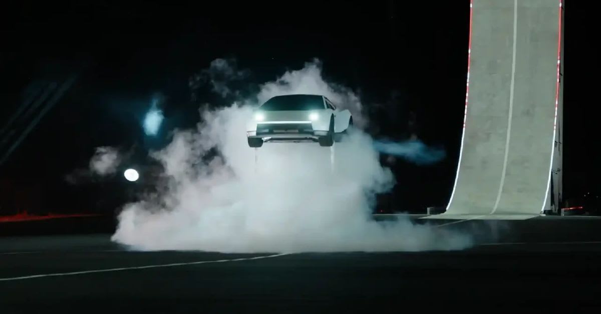 Elon Musk presenta el nuevo Tesla Roadster con propulsores de SpaceX y capacidad para elevarse del suelo Elon Musk presenta el nuevo Tesla Roadster con propulsores de SpaceX y capacidad para elevarse del suelo