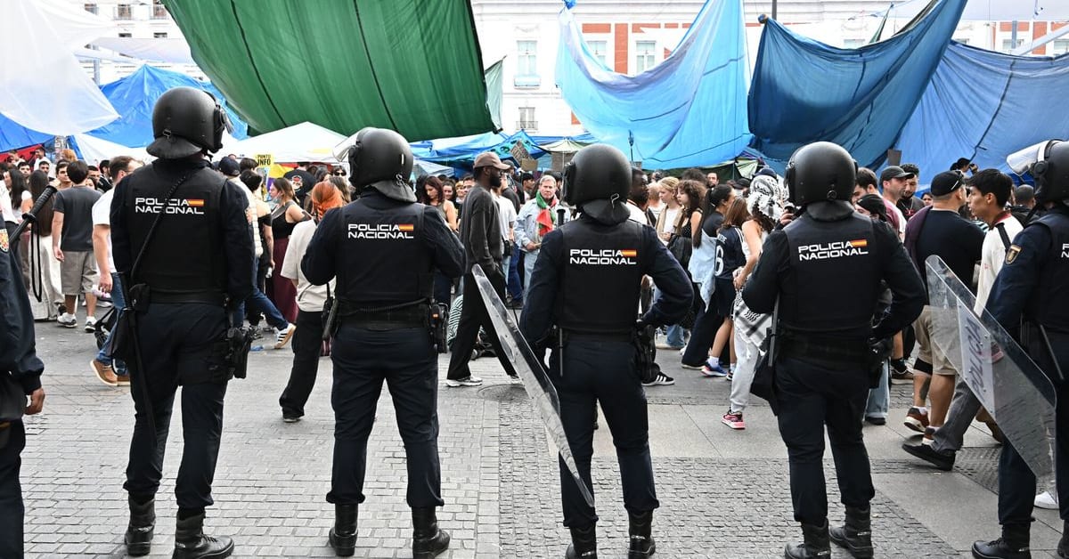 Alarma en la Puerta del Sol: agresiones, cuchillos y protocolos anti-violaciones en el campamento Alarma en la Puerta del Sol: agresiones, cuchillos y protocolos anti-violaciones en el campamento