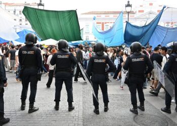 Alarma en la Puerta del Sol: agresiones, cuchillos y protocolos anti-violaciones en el campamento Alarma en la Puerta del Sol: agresiones, cuchillos y protocolos anti-violaciones en el campamento