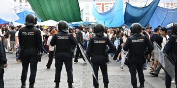 Alarma en la Puerta del Sol: agresiones, cuchillos y protocolos anti-violaciones en el campamento Alarma en la Puerta del Sol: agresiones, cuchillos y protocolos anti-violaciones en el campamento