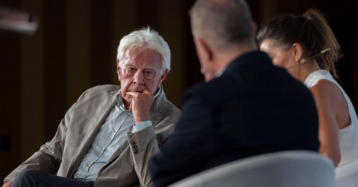 Felipe González carga contra Pedro Sánchez por acusar al Congreso de «traicionar a la mayoría»: «Es lo que dicen en Venezuela» Felipe González carga contra Pedro Sánchez por acusar al Congreso de «traicionar a la mayoría»: «Es lo que dicen en Venezuela»