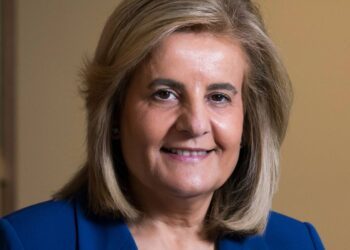 Fátima Báñez viajaba en uno de los trenes de alta velocidad accidentados y el PP confirma que no logra contactar con ella